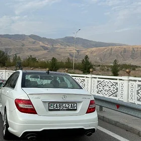 Mercedes-Benz C350 2012