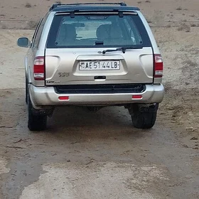 Nissan Pathfinder 2000