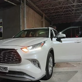 Toyota Highlander 2021