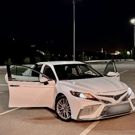 Toyota Camry 2021