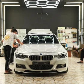 BMW F30 2013