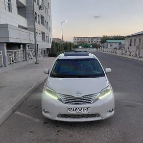 Toyota Sienna 2016
