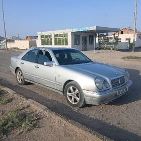 Mercedes-Benz W212 1999