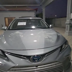 Toyota Camry Hybrid 2021