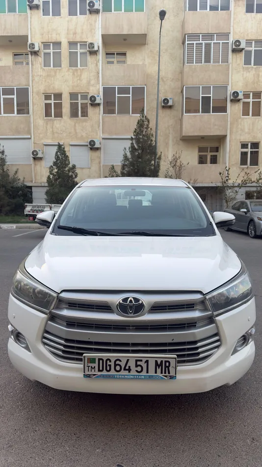 Toyota Innova 2020 - 1