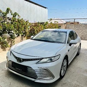 Toyota Camry 2021
