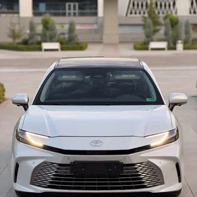 Toyota Camry Hybrid 2025