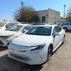 Toyota Camry Hybrid 2025