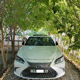 Lexus ES 2020