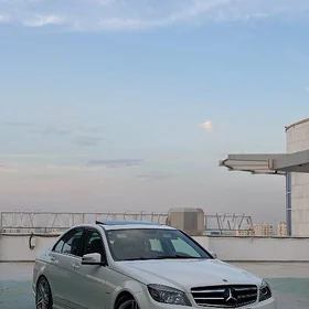 Mercedes-Benz C350 2011