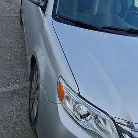 Toyota Avalon 2011