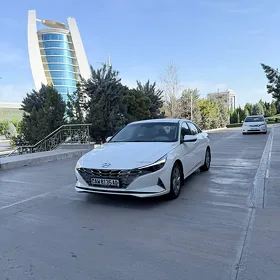 Hyundai Elantra 2022