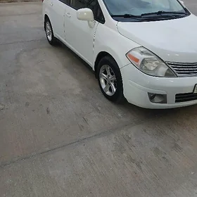 Nissan Versa 2012