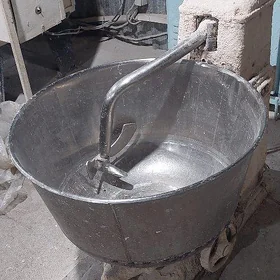 Mikser, hamyr garýan mişalka