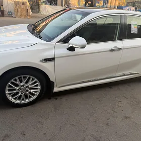 Toyota Camry Hybrid 2023