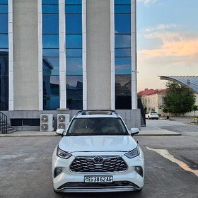 Toyota Highlander 2021