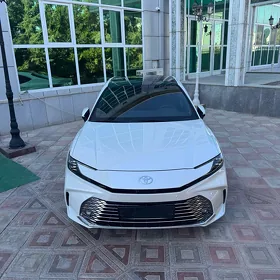 Toyota Camry Hybrid 2025