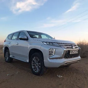 Mitsubishi Pajero 2020