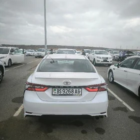 Toyota Camry 2021