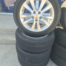 Leksus ES 350 R17
