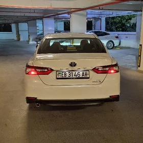 Toyota Camry Hybrid 2021