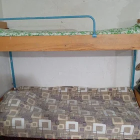 Двухъярусная кровать