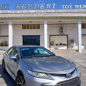 Toyota Camry 2021