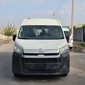 Toyota Hiace 2022