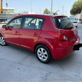 Nissan Versa 2011