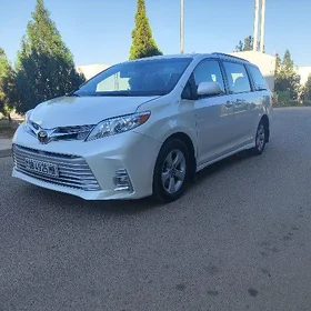 Toyota Sienna 2019