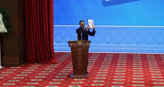 Книга президента Туркменистана переведена на азербайджанский