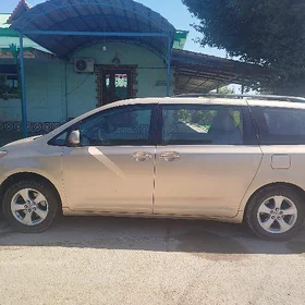 Toyota Sienna 2010