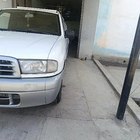 Mazda B2000 2003