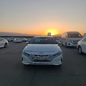Hyundai Elantra 2022