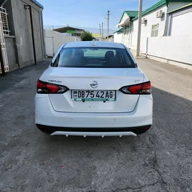 Nissan Versa 2021
