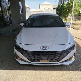 Hyundai Elantra 2022