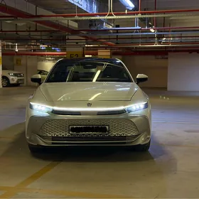 Toyota Crown 2023