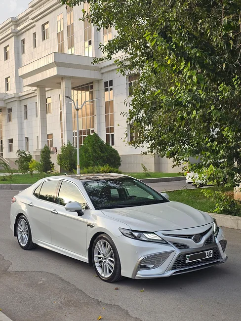 Toyota Camry 2020 - 1