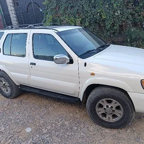 Nissan Pathfinder 2000