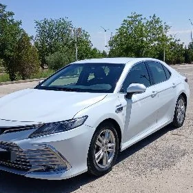 Toyota Camry Hybrid 2020