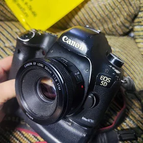 canon 5d mark iii + 50mm f1.8