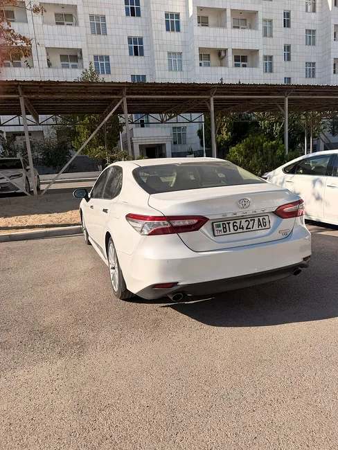 Toyota Camry 2020 - 1