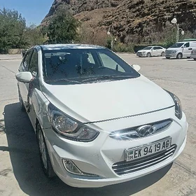 Hyundai Accent 2012