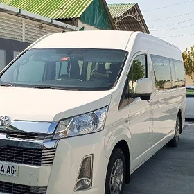 Toyota Hiace 2022