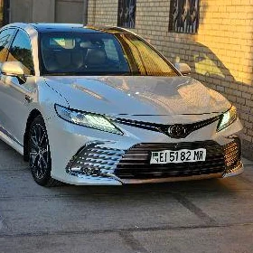 Toyota Camry 2021