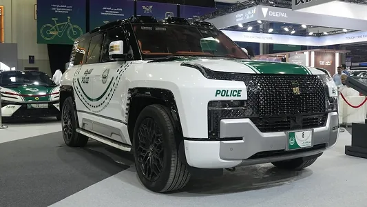У полиции Дубая появился плавающий 1200-сильный внедорожник