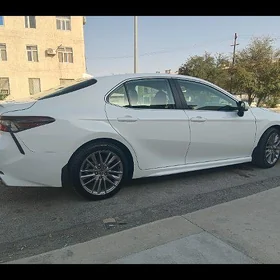 Toyota Camry 2021