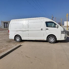 Toyota Hiace 2017