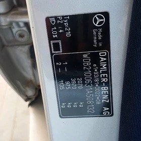 Mercedes-Benz E320 1997