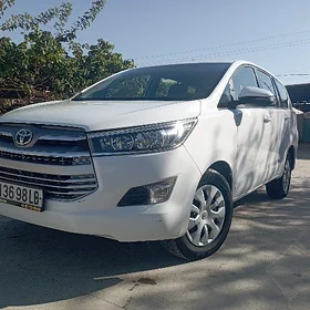 Toyota Innova 2023